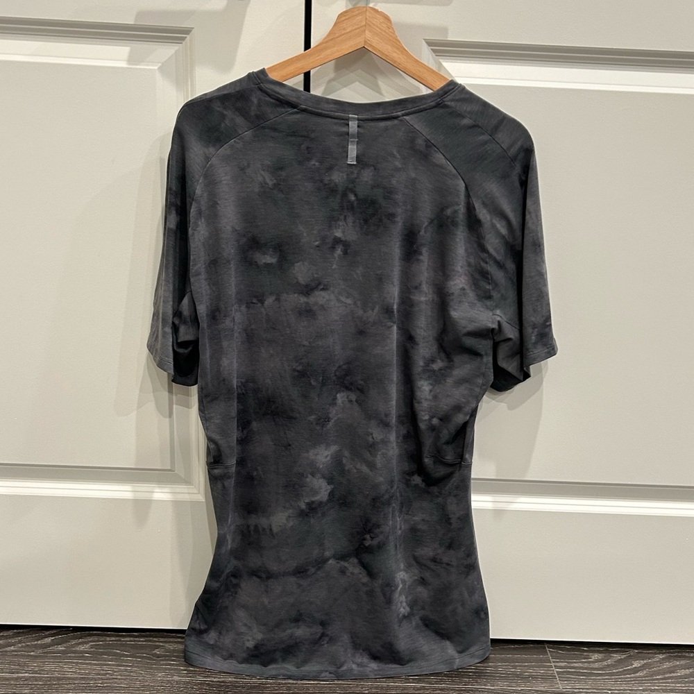 Men’s Lululemon License to Train Short Sleeve shirt.